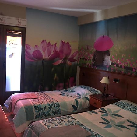 Hostal Gonzalez غواداراما الغرفة الصورة