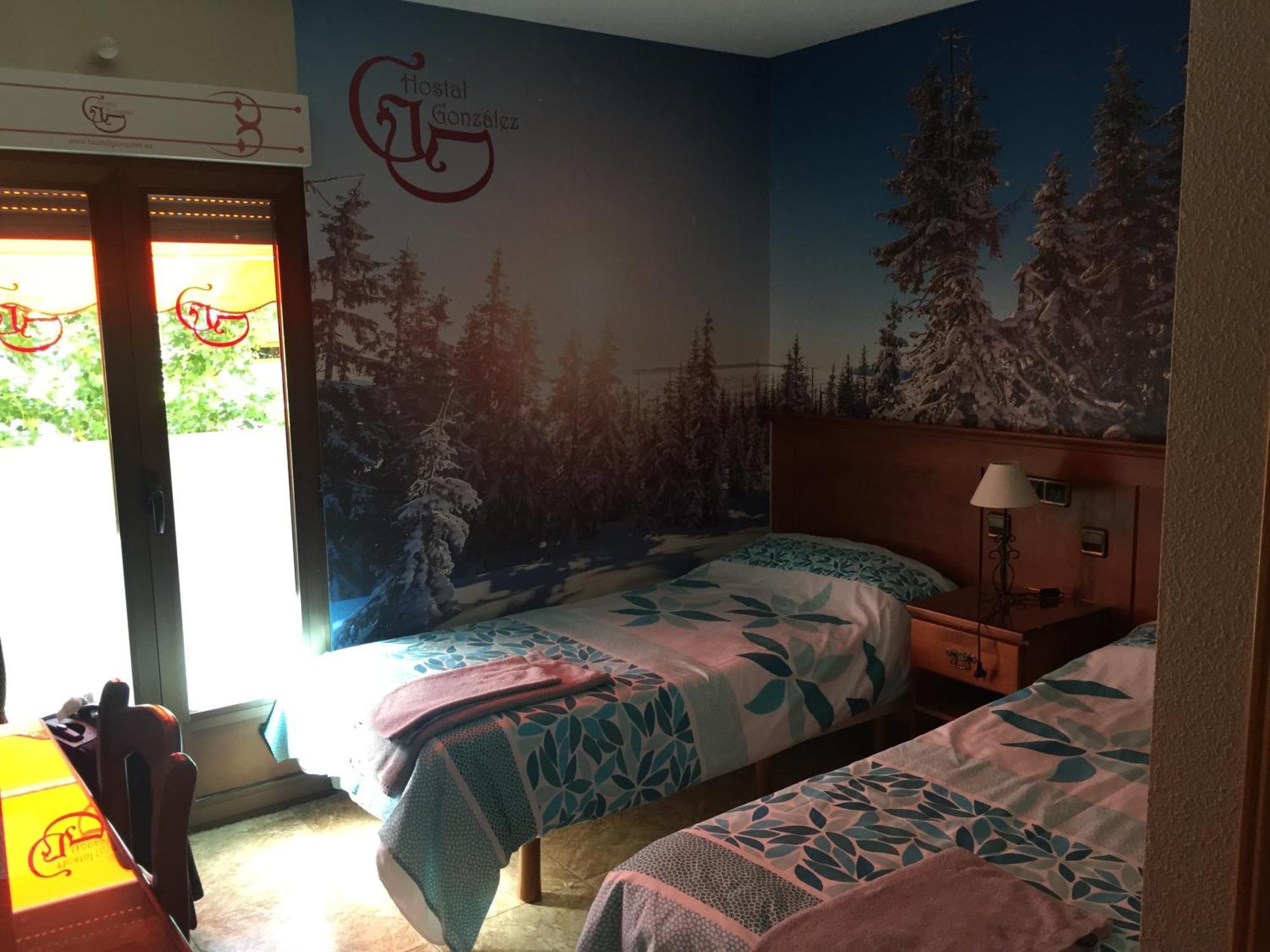 Hostal Gonzalez غواداراما الغرفة الصورة