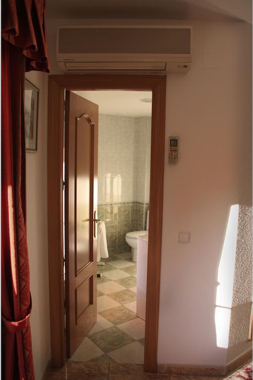 Hostal Gonzalez غواداراما الغرفة الصورة