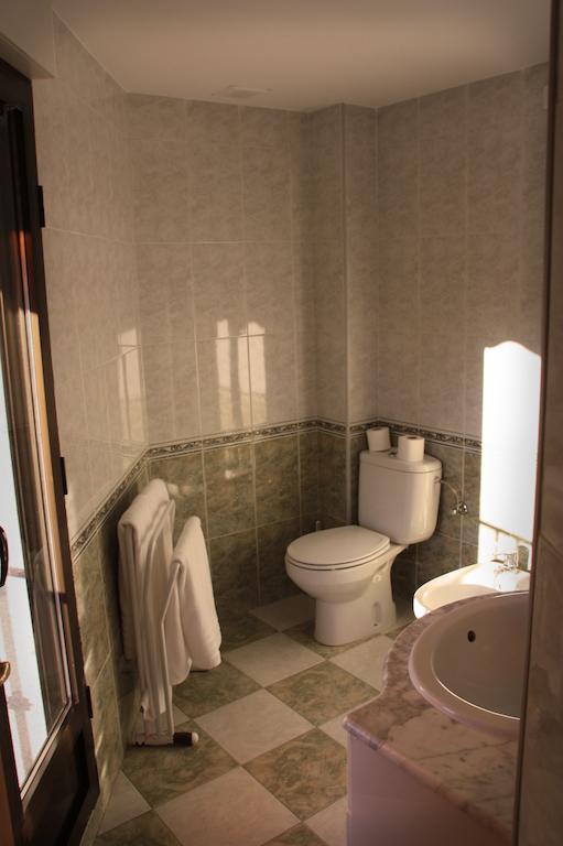Hostal Gonzalez غواداراما الغرفة الصورة
