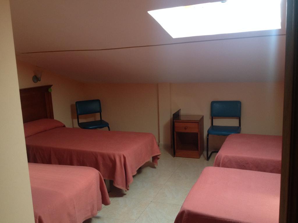 Hostal Gonzalez غواداراما الغرفة الصورة