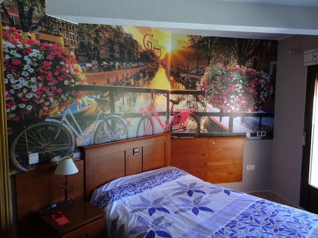 Hostal Gonzalez غواداراما المظهر الخارجي الصورة