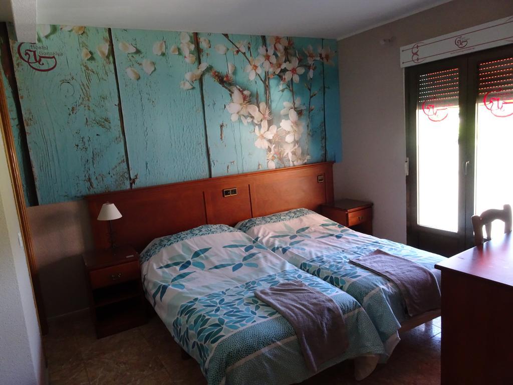 Hostal Gonzalez غواداراما المظهر الخارجي الصورة