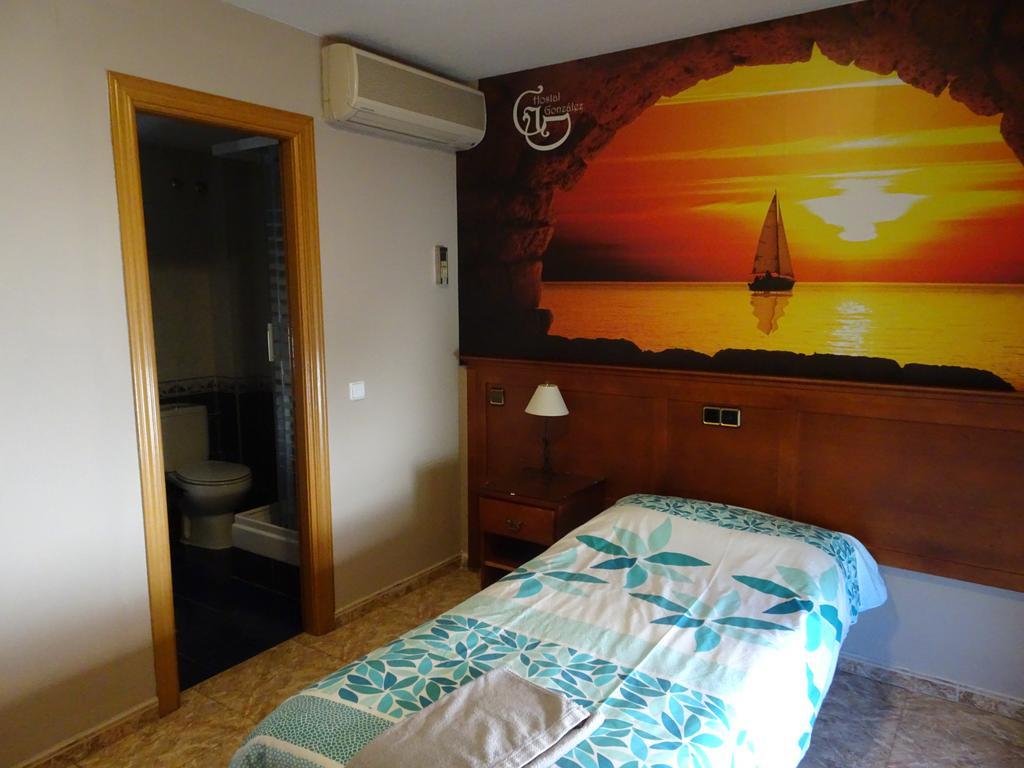 Hostal Gonzalez غواداراما المظهر الخارجي الصورة