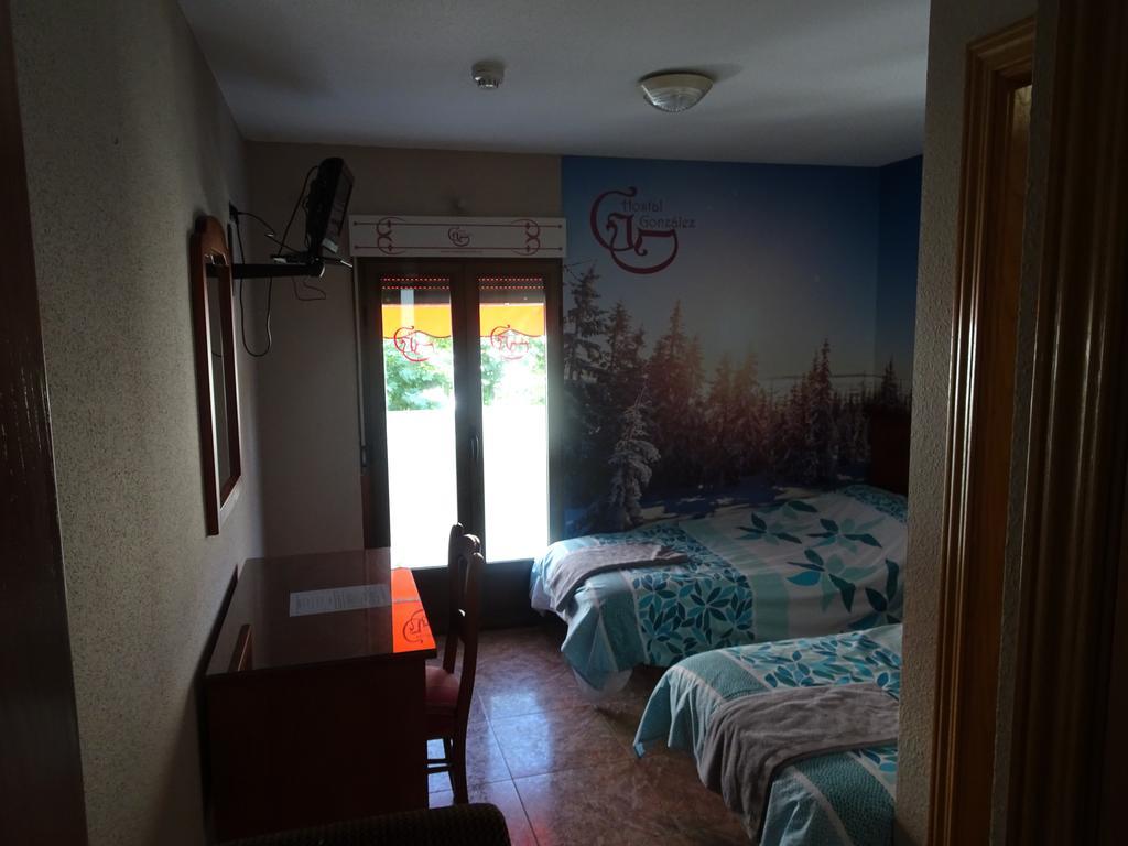 Hostal Gonzalez غواداراما المظهر الخارجي الصورة