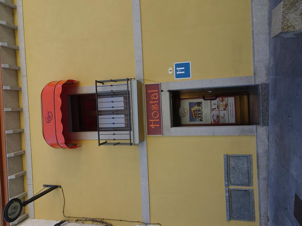Hostal Gonzalez غواداراما المظهر الخارجي الصورة