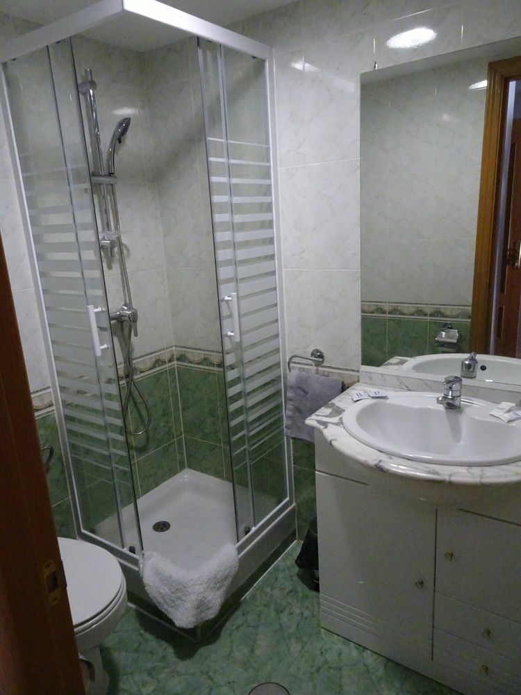 Hostal Gonzalez غواداراما المظهر الخارجي الصورة